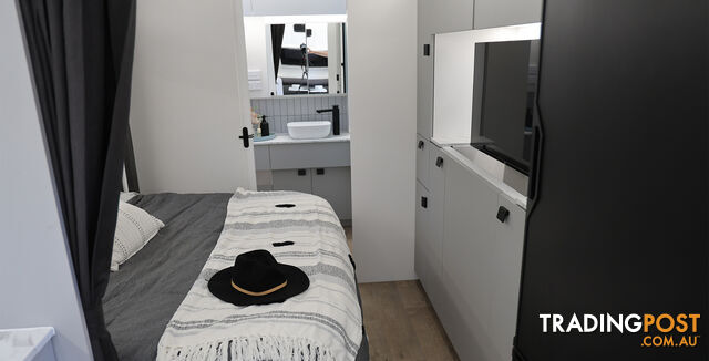 BIG RED 20 FT ENSUITE