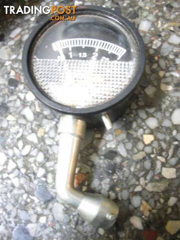 VINTAGE CCCP SOVIET MADE TYPE PRESSURE GUAGE - photo 2 of 6