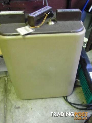 SAFE DEPOSIT FIREPROOF very heavy - photo 5 of 8