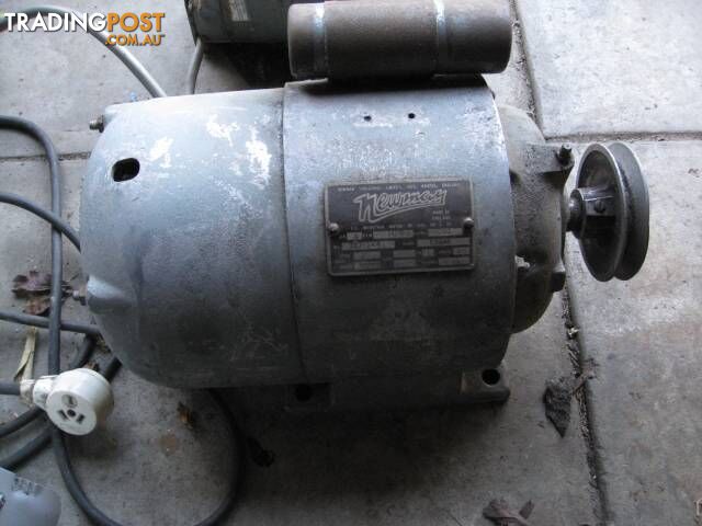 2HP 1420 RPM ELECTRIC MOTOR MADE IN ENGLAND APPROX 50KG WEIGHT