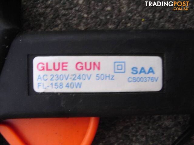 LARGE 40W HOT GLUE GUN pickup 3168 post 4.99 - photo 2 of 3