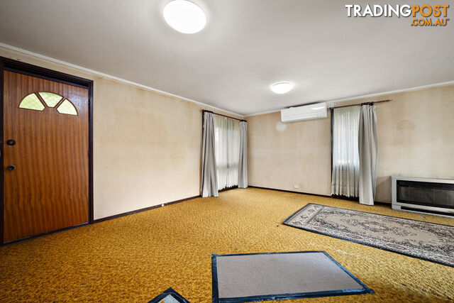 93 Canopus Crescent GIRALANG ACT 2617 - photo 4 of 12