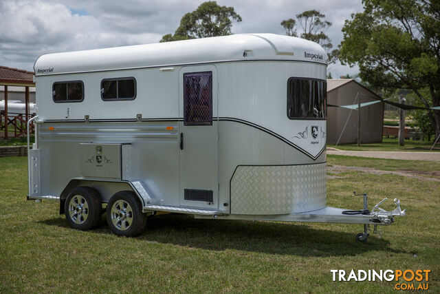 Imperial 2 Horse Angle Load Classic Camper