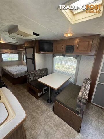 2005 SALEM CARAVAN 