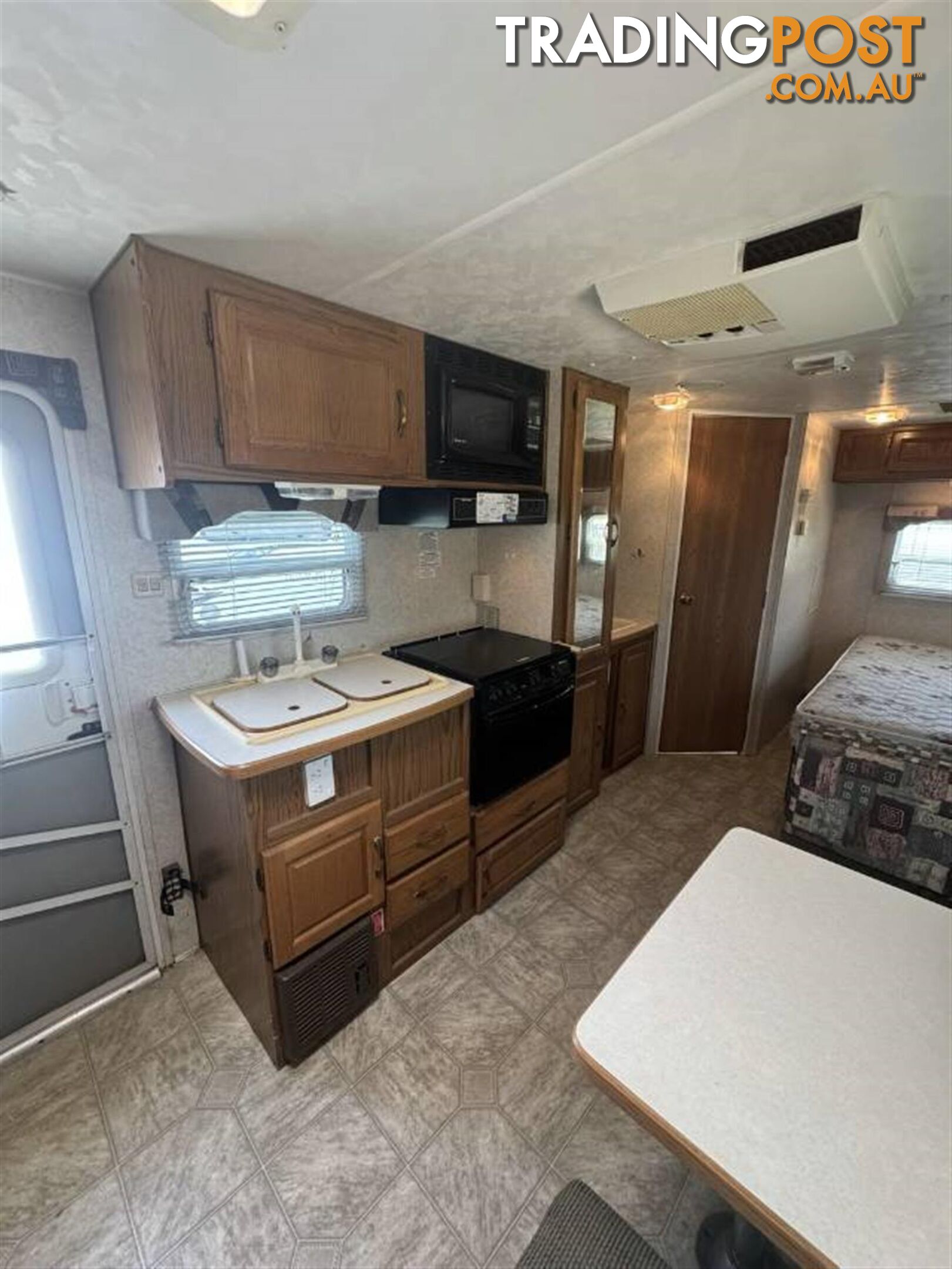 2005 SALEM CARAVAN 