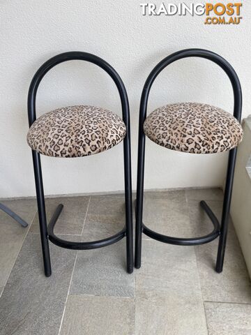 2x bar stools - animal print