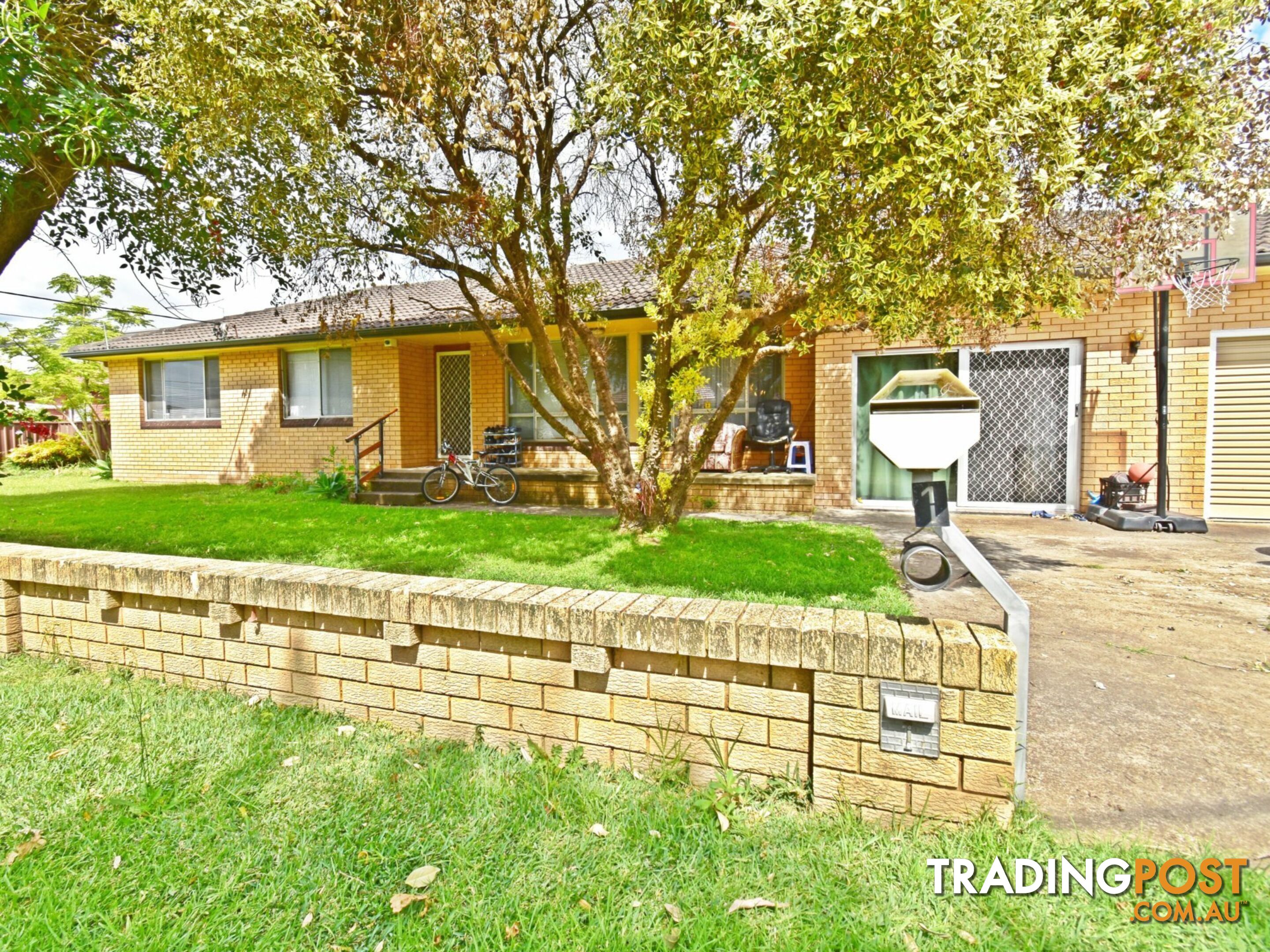 1 GLADSTONE ST CANLEY HEIGHTS NSW 2166