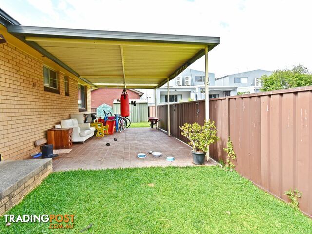 1 GLADSTONE ST CANLEY HEIGHTS NSW 2166