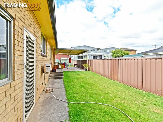 1 GLADSTONE ST CANLEY HEIGHTS NSW 2166