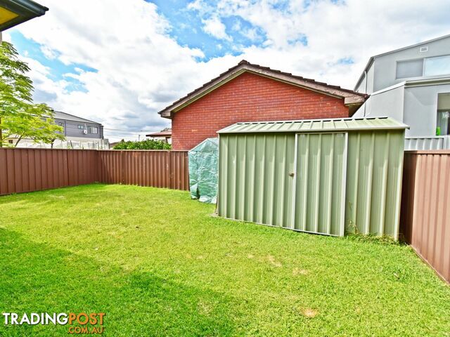 1 GLADSTONE ST CANLEY HEIGHTS NSW 2166