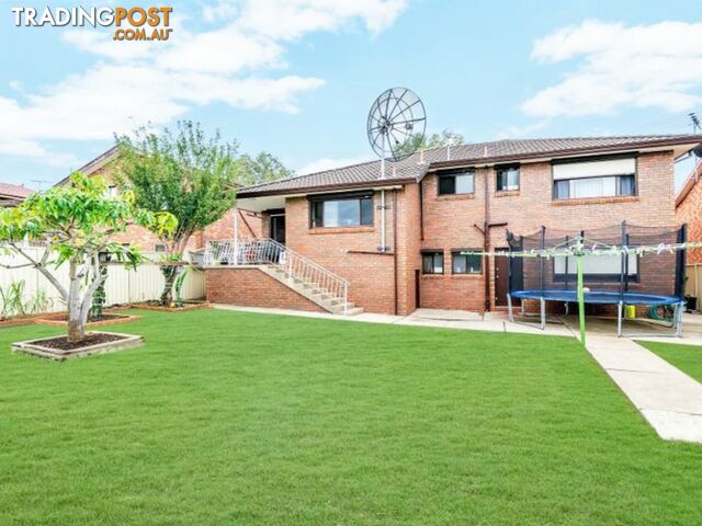 7 Drummoyne Cr ST JOHNS PARK NSW 2176