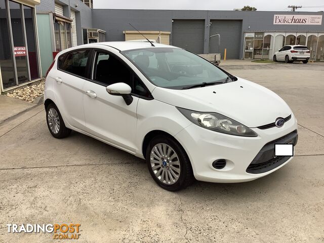 2011 Ford Fiesta WT LX Hatchback Manual - photo 2 of 10