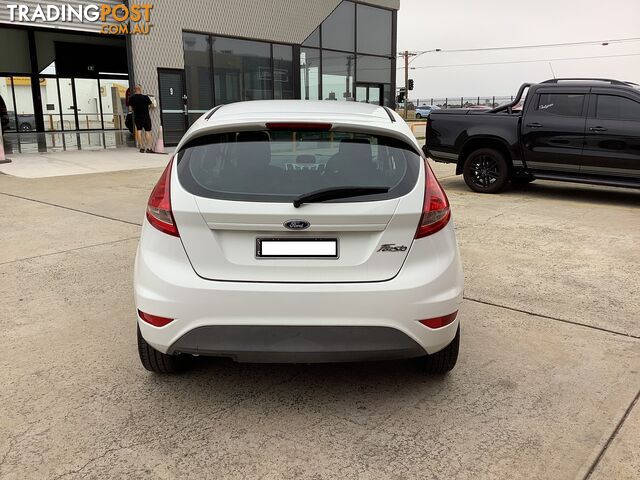 2011 Ford Fiesta WT LX Hatchback Manual - photo 4 of 10