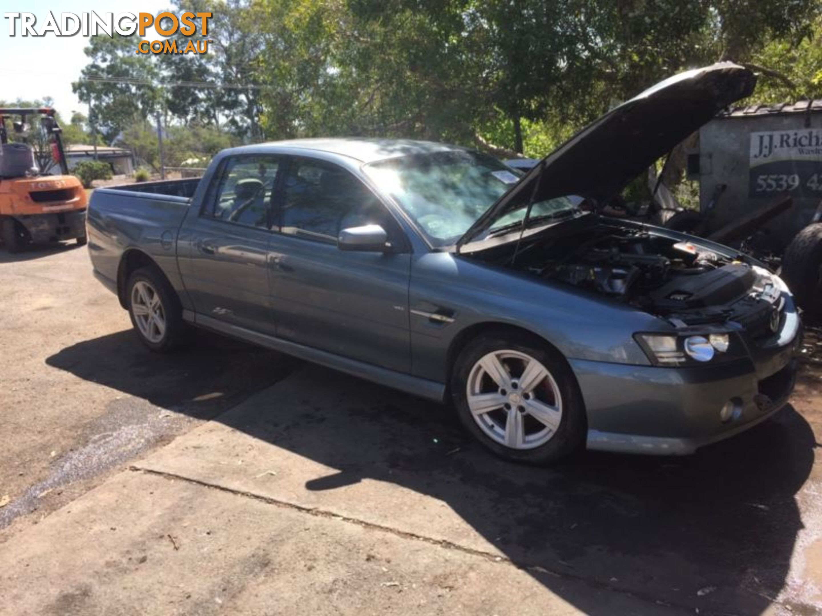 Wrecking 2005 Holden Commodore crewman SS V8 Manual