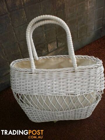 HANDBAGS & CLUTCH BAGS -- REDUCED PRICE - photo 2 of 10
