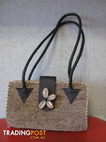 HANDBAGS & CLUTCH BAGS -- REDUCED PRICE - photo 4 of 10