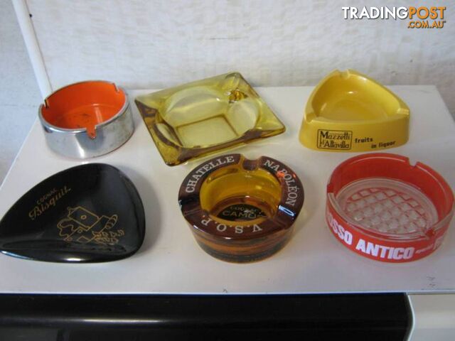 VINTAGE ASH TRAYS, BAKELITE, CERAMIC, GLASS, TIN -- BRAND NEW