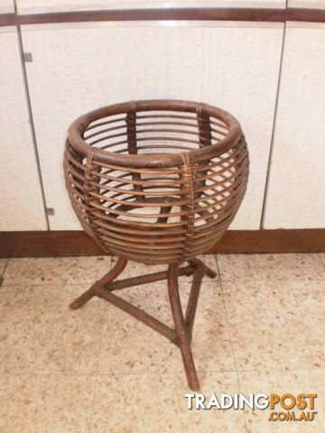 POT PLANTERS, POTS & VASE STANDS -- INDOOR, OUTDOOR - photo 4 of 10