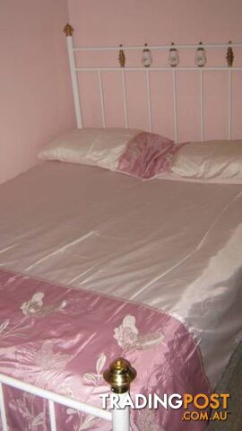 SATIN QUILT COVER SET, PILLOW CASES & MATCHING CURTAINS - photo 3 of 5