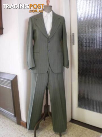 MENS CLOTHING -- SUITS, JACKETS, TROUSERS, SHIRTS, TIES, BELTS