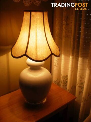 TABLE LAMPS, LIGHTS, SHADES, GLOBES