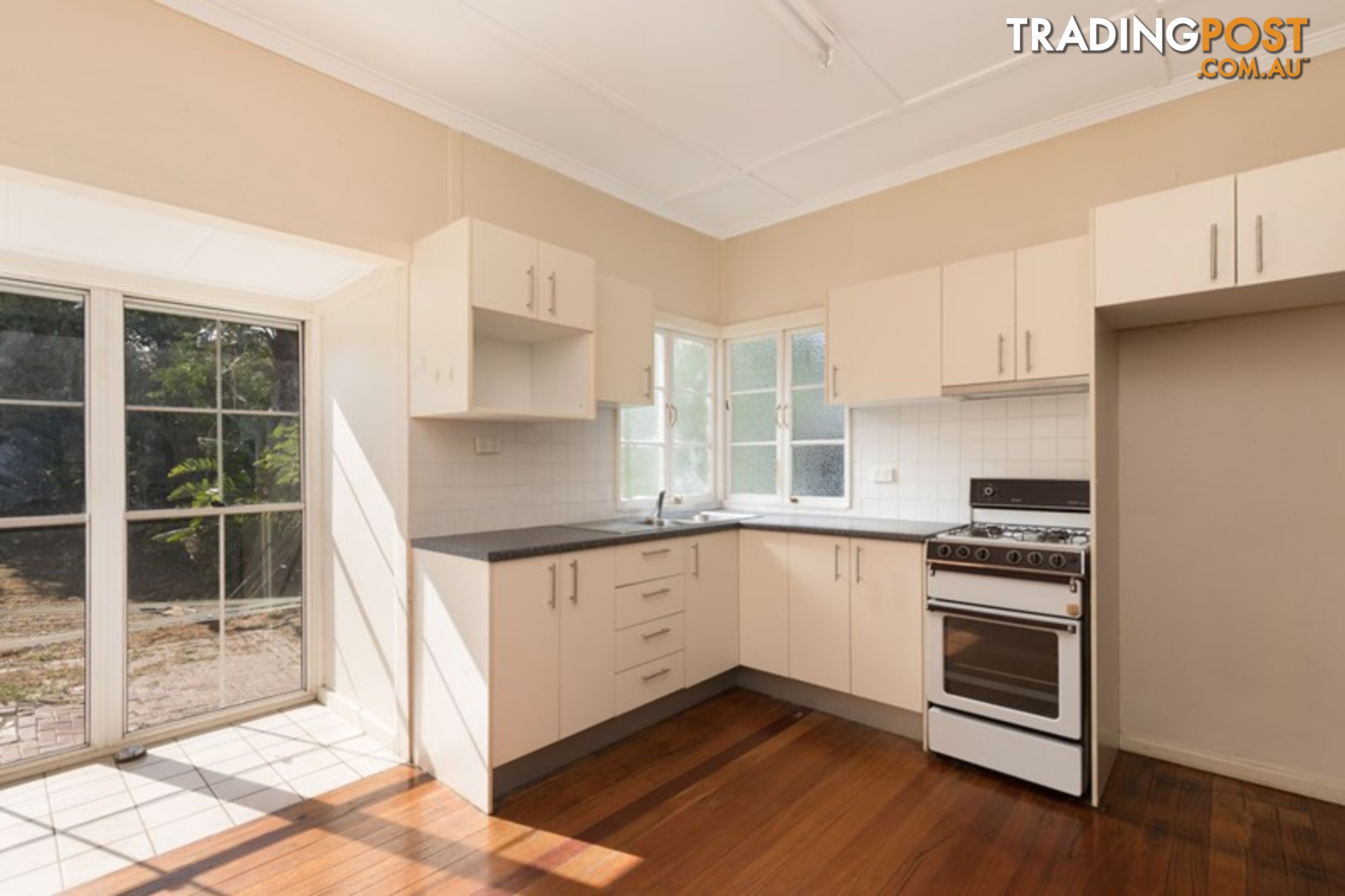 21-23 Logan Street GREENSLOPES QLD 4120