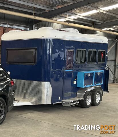 Equiluxe 2018 Toy Hauler /Base Camp