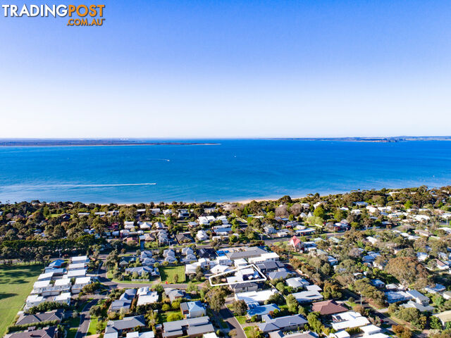 11 Norman Drive Cowes VIC 3922