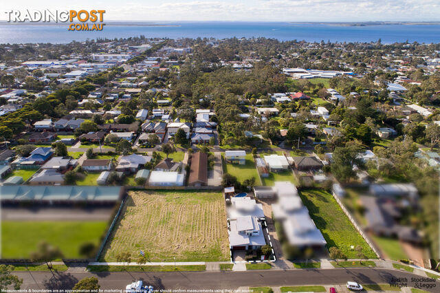 1 24 Redwood Drive Cowes VIC 3922