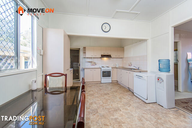 55 SYDNEY ST REDCLIFFE QLD 4020