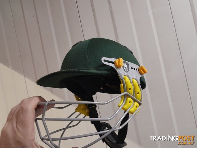 CRICKET HELMET GREEN ALBION 54-56CM MALVERN EAST MELBOURNE