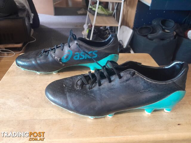 SOCCER SHOES ASICS MENACE FIRM GROUND EU46 MALVERN EAST MELBOURNE