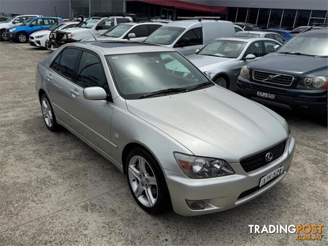 2004 LEXUS IS200  GXE10R 4D SEDAN