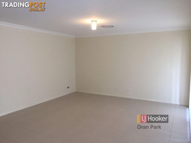 30 Buckingham Loop ORAN PARK NSW 2570