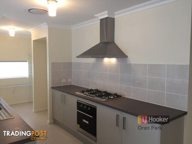 30 Buckingham Loop ORAN PARK NSW 2570