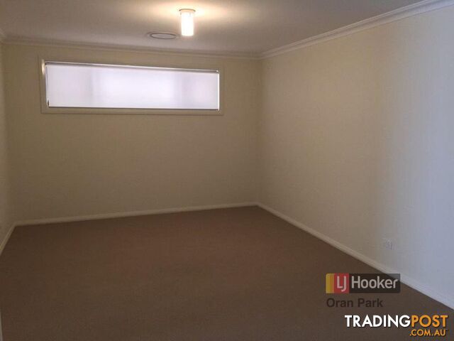 30 Buckingham Loop ORAN PARK NSW 2570