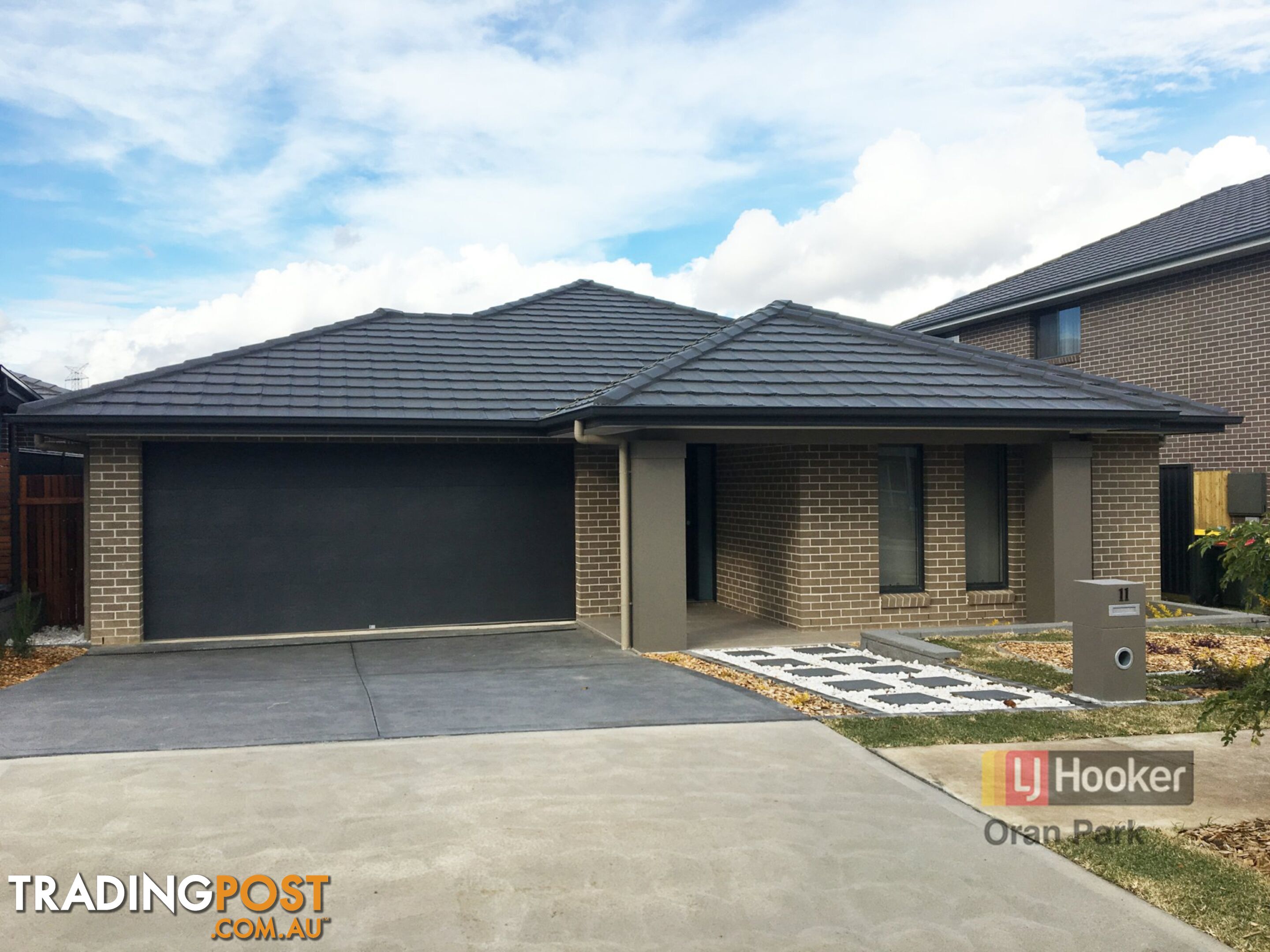 11 Hinton Loop ORAN PARK NSW 2570