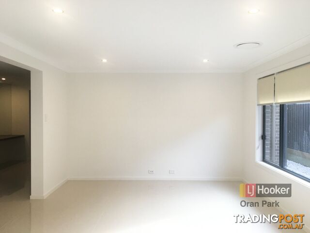 11 Hinton Loop ORAN PARK NSW 2570