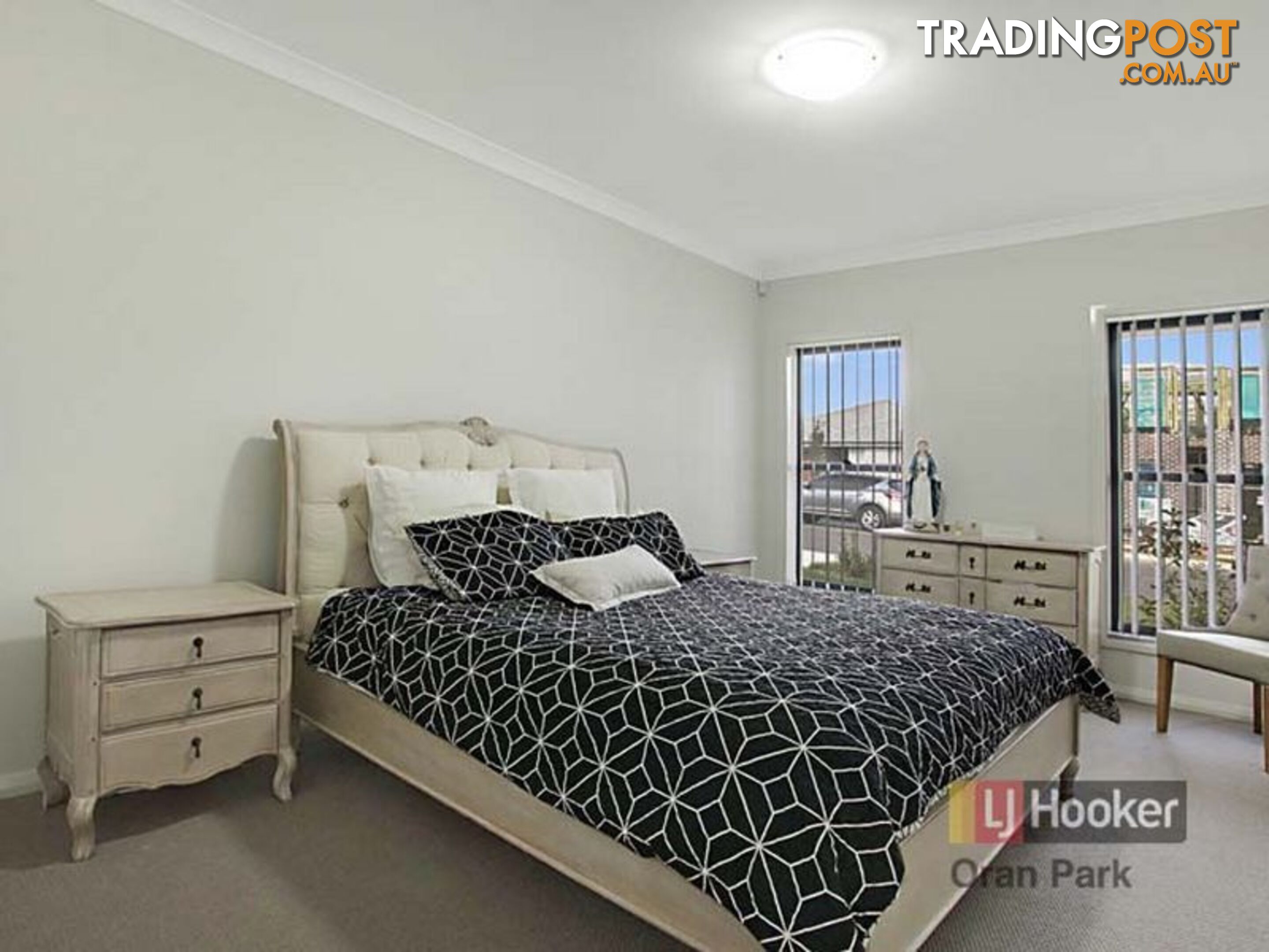 15 Richards Loop ORAN PARK NSW 2570