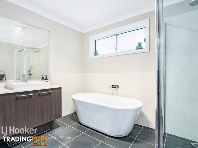 28 Boden Crescent ORAN PARK NSW 2570