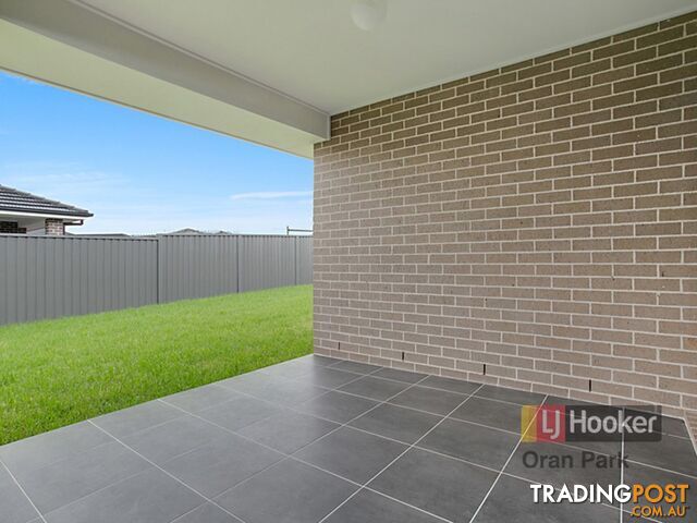 11 Taylor Street ORAN PARK NSW 2570