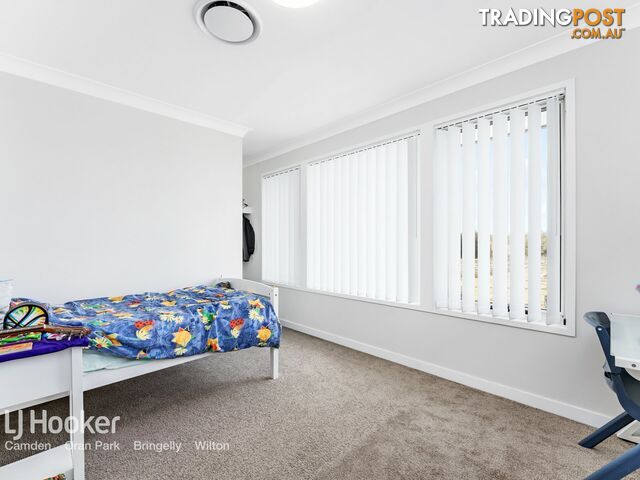 43 Vanderfield Crescent ORAN PARK NSW 2570