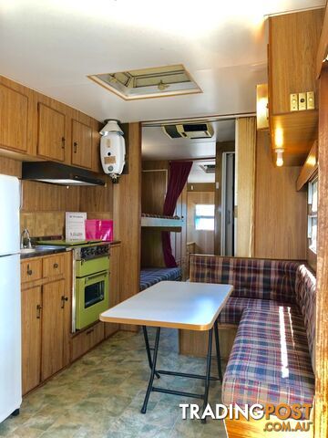 26' Franklin Bunk Van - photo 4 of 5