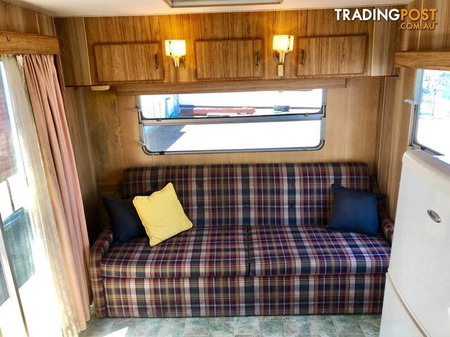 26' Franklin Bunk Van - photo 2 of 5