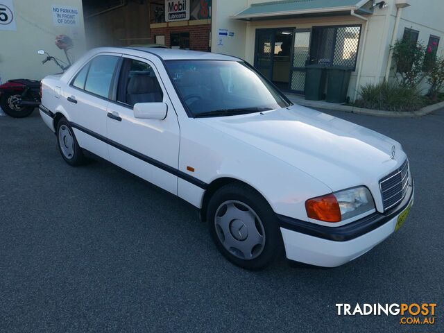 1995 MERCEDES BENZ   SEDAN