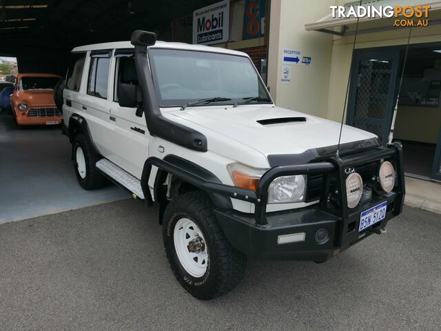 2009 TOYOTA LANDCRUISER   WAGON