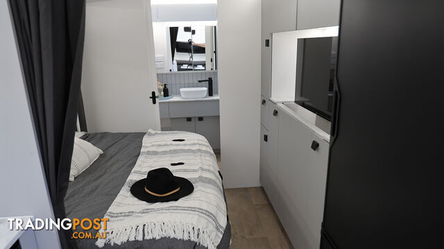 BIG RED 20 FT ENSUITE