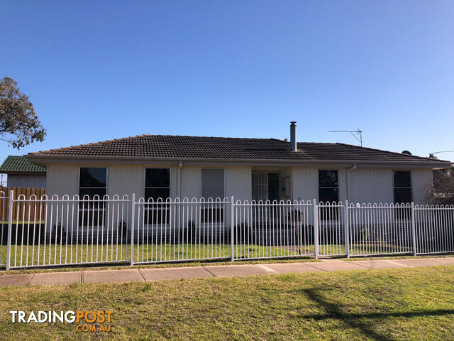 12 Munro Street MAFFRA VIC 3860