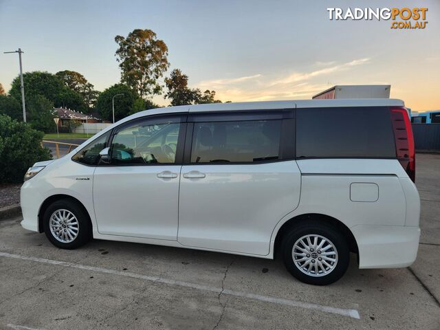 2015 Toyota Noah ZWR80 G Van Automatic