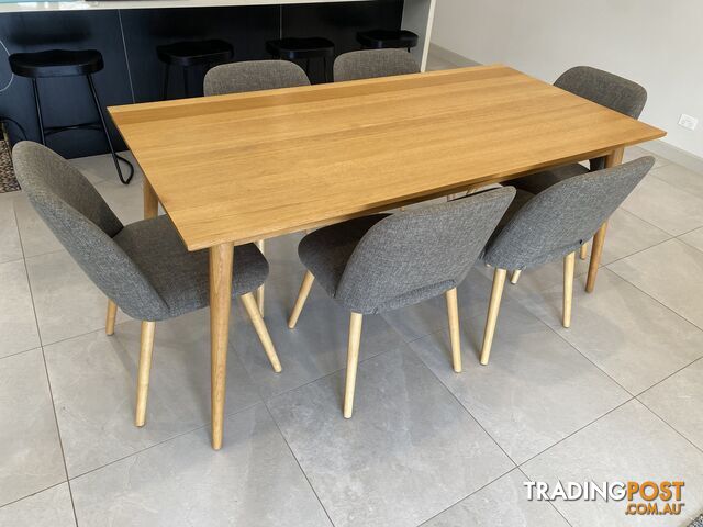 Dining Table and 6 Chairs (Focus on Furniture)